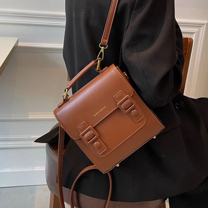 Mochila e Bolsa de Ombro Versátil Feminina Pequena Viena