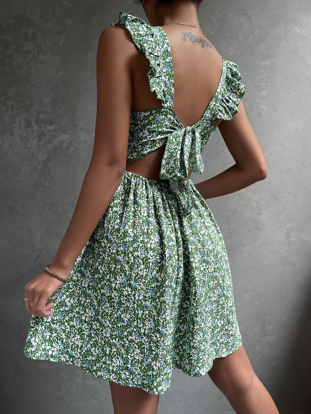 Vestido com Estampa Aleatória e Manga Curta para Férias