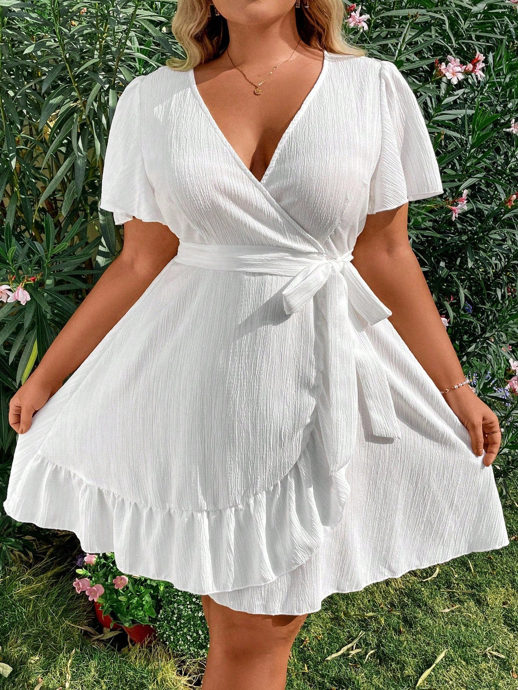 Vestido Plus Size Casual, Bainha com Babado e Manga Esvoaçant